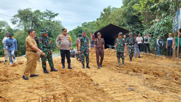 TMMD ke-119 Resmi Dibuka, Fokus Pembukaan Jalur Usaha Tani di Desa Gunung Seriang