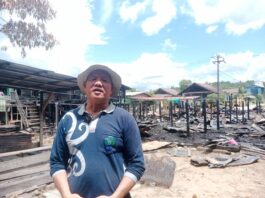 Datu Iman dan Ase Bantu Korban Kebakaran di Desa Long Beluah
