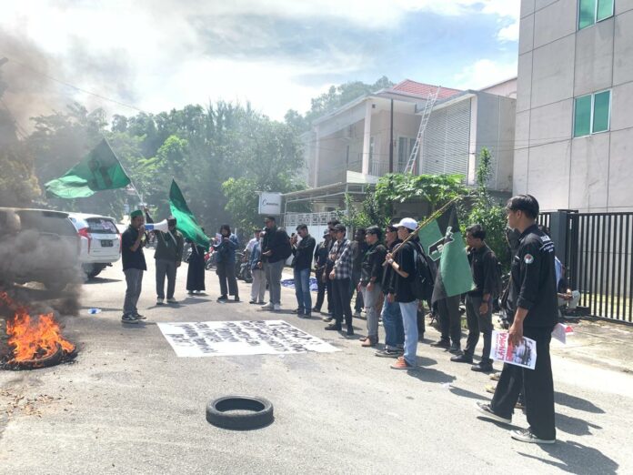Mahasiswa Demo di Gedung DPRD Tarakan, Ini Tiga Tuntutannya!