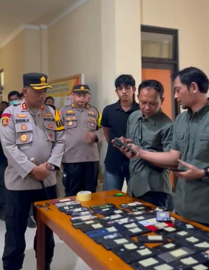 Berantas Judol, Polres KTT Sidak HP Personel