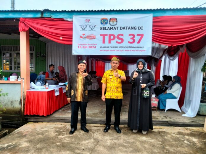 Coblos di TPS 37, Pj Wali Kota Tarakan Ajak Masyarakat Gunakan Hak Pilihnya