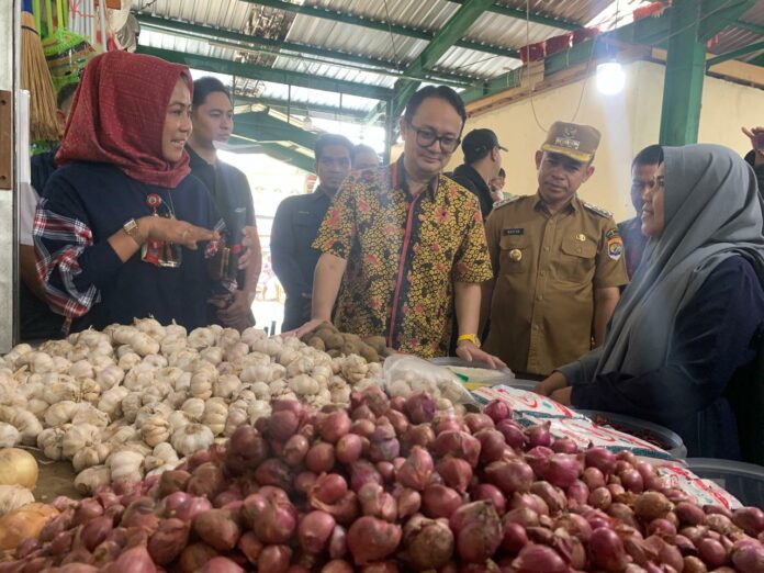 Pantau Bapokting di Tarakan, Wamen Kemendag RI Klaim Stok dan Harga Aman