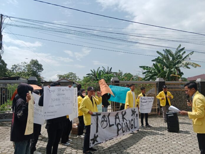 Cium Aroma Pungli, Mahasiswa STIE Bultar Gelar Aksi Demo