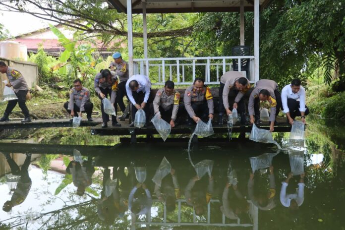 Dukung Ketahanan Pangan, Polres Malinau Tabur 2 Ribu Bibit Ikan Nila