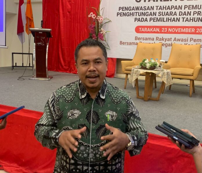 Bawaslu Kaltara Imbau Tim Paslon Bersihkan APK Secara Mandiri